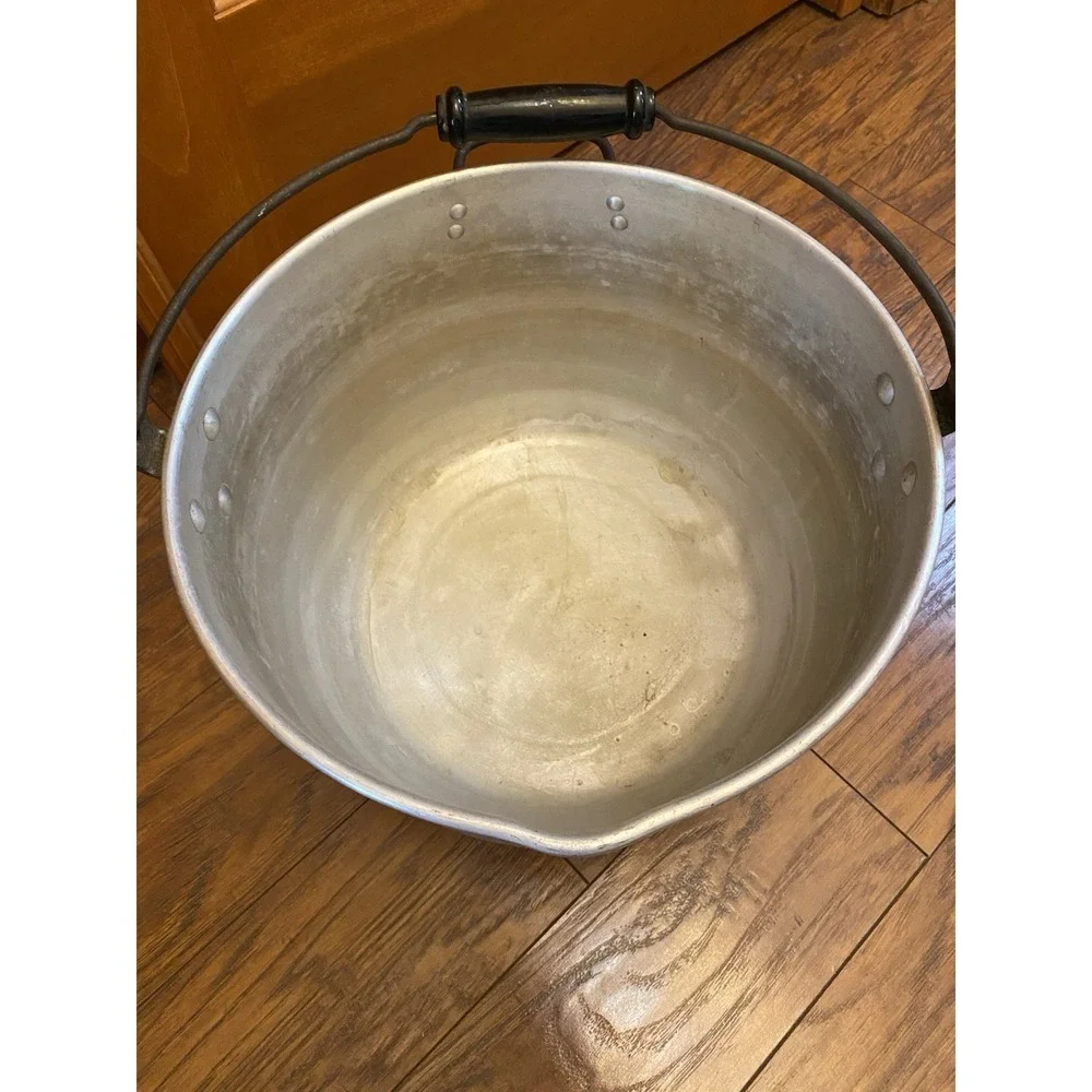 VTG Wear-Ever Aluminum Large 17qt 2367 Stock Pot No Lid Lodge Camp Rustic